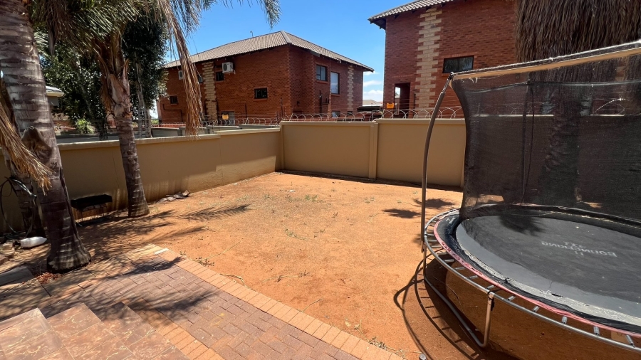 3 Bedroom Property for Sale in Langenhovenpark Free State